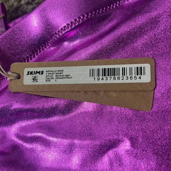 Skims METALLIC SWIM V-WAIST SHORT Dragon Fruit Sz large - Picture 8 of 12
